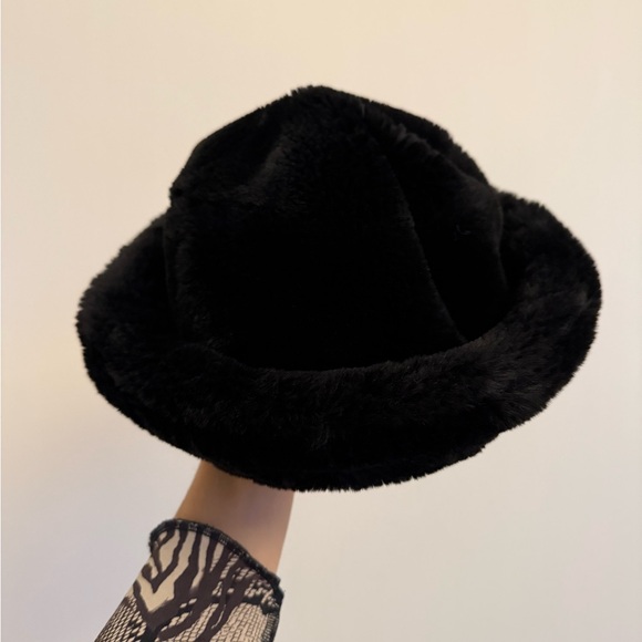 H&M Black Faux Fur Hat - Picture 5 of 5